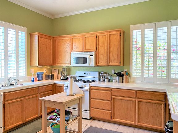 3rd image of 27 Rosier Cir