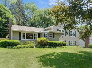 13 Wendover Dr, Poughkeepsie, NY 12601