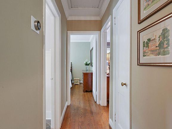 2nd image of 2311 Pembrook Pl NE