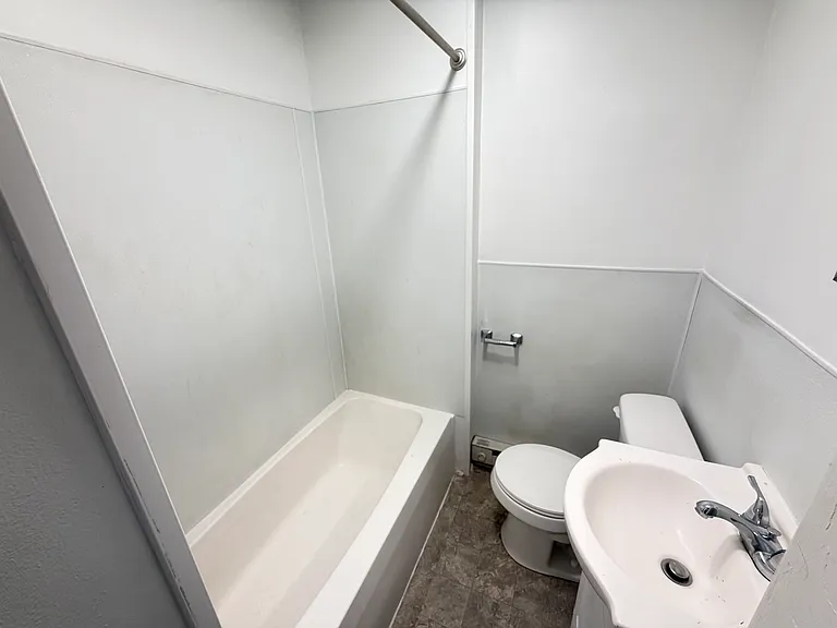 111 Center St #1 — Photo 15