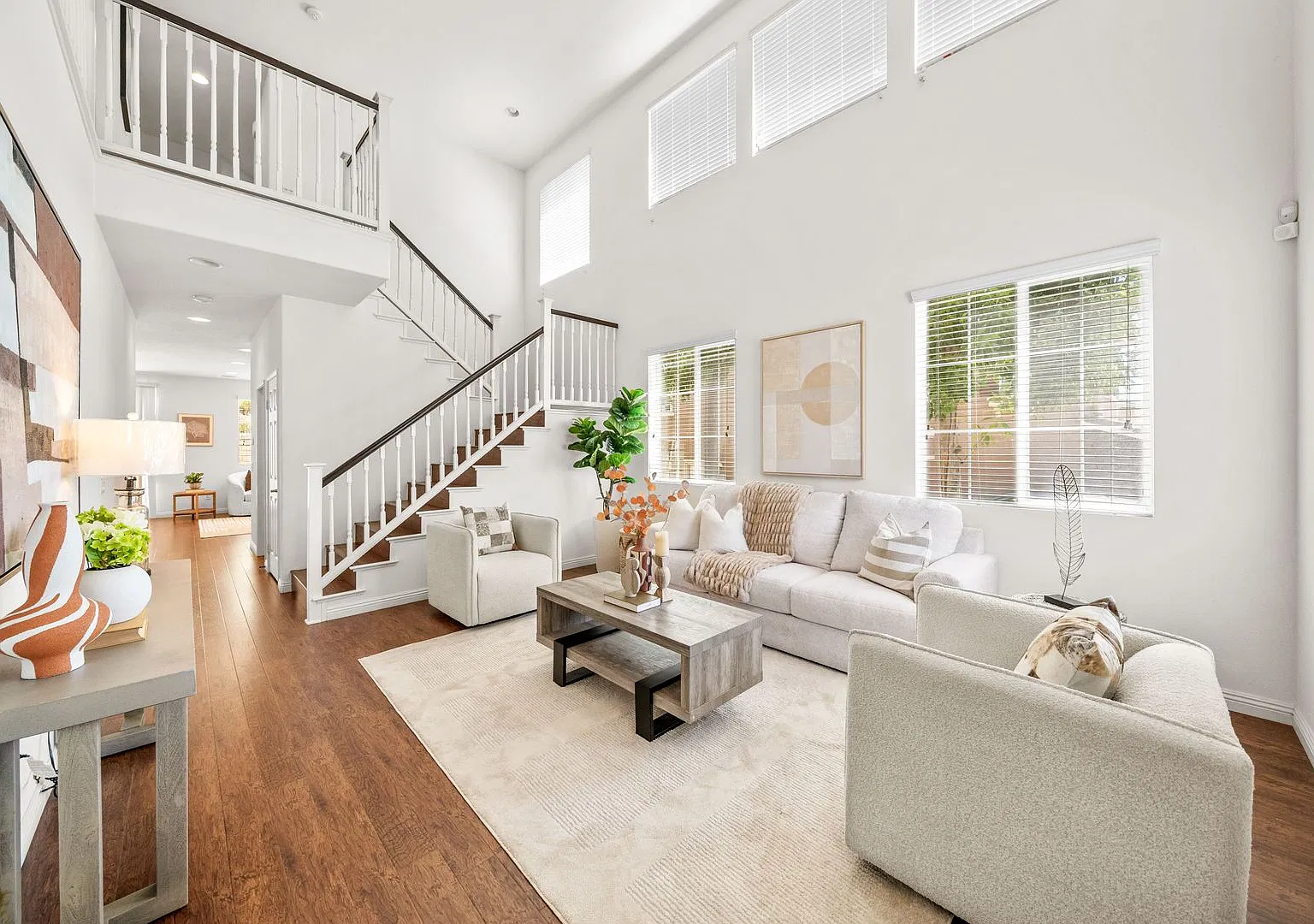 Spacious 3BR + Loft in Gated Parkwest, West Covina — Photo 3