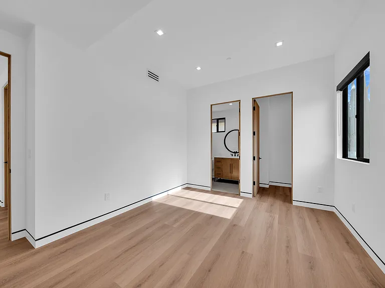 19021 Ingomar St — Photo 18
