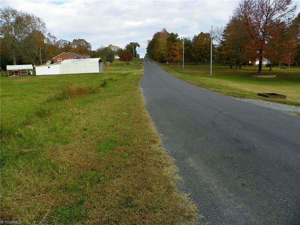 2nd image of 916 Carl Pressley Rd