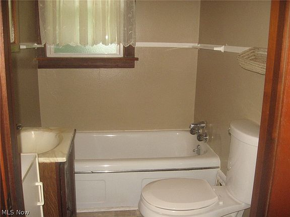 4th image of 101 Lawrence St