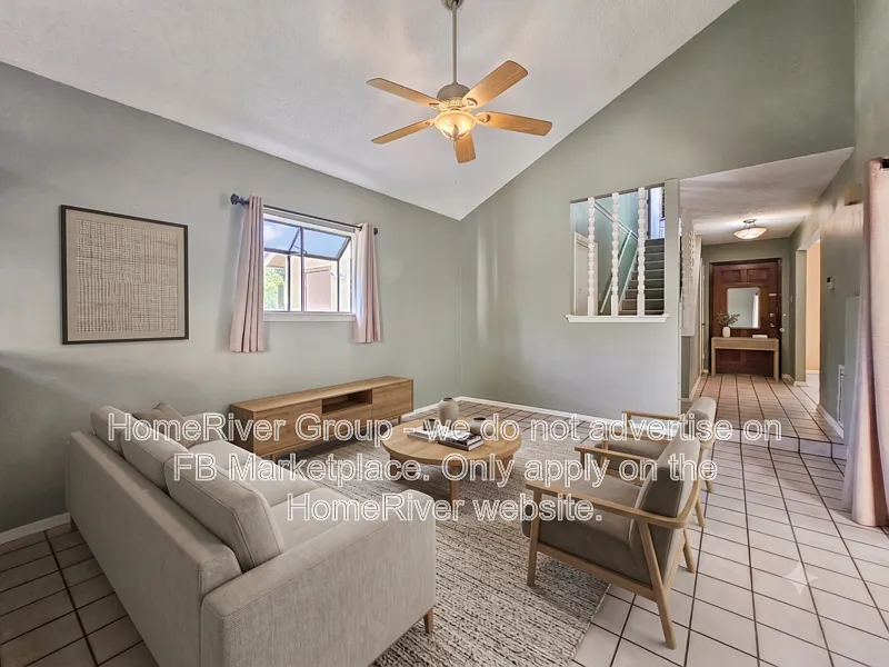 3 bed, 2.0 bath, 1650 sqft, $1,725 — Photo 2