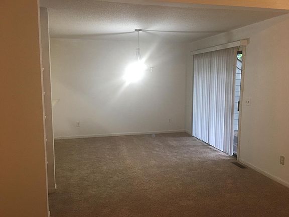 2nd image of 1140 Creatwood Cir SE