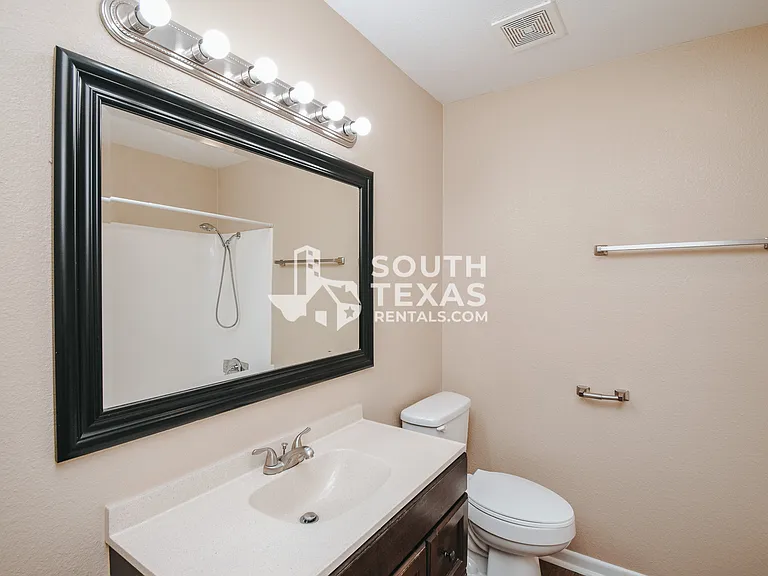 603-702 Sherwood Dr — Photo 15