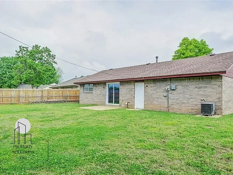1502 Briar Meadow Rd — Photo 13