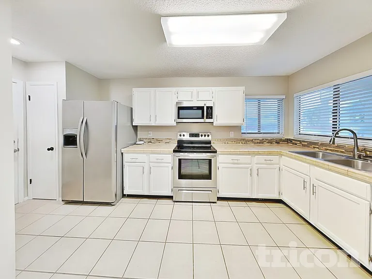419 E Springtree Way — Photo 4