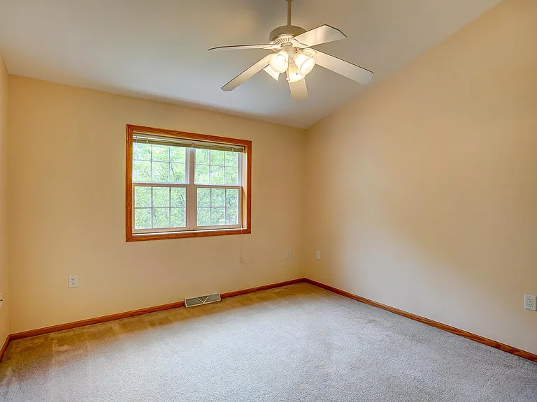 1813 Carns Dr — Photo 20