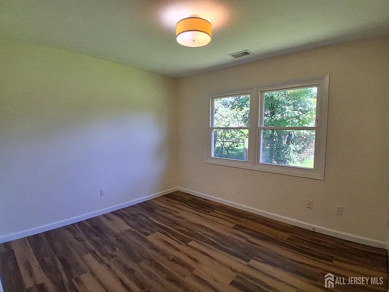 6 Flower Rd — Photo 17