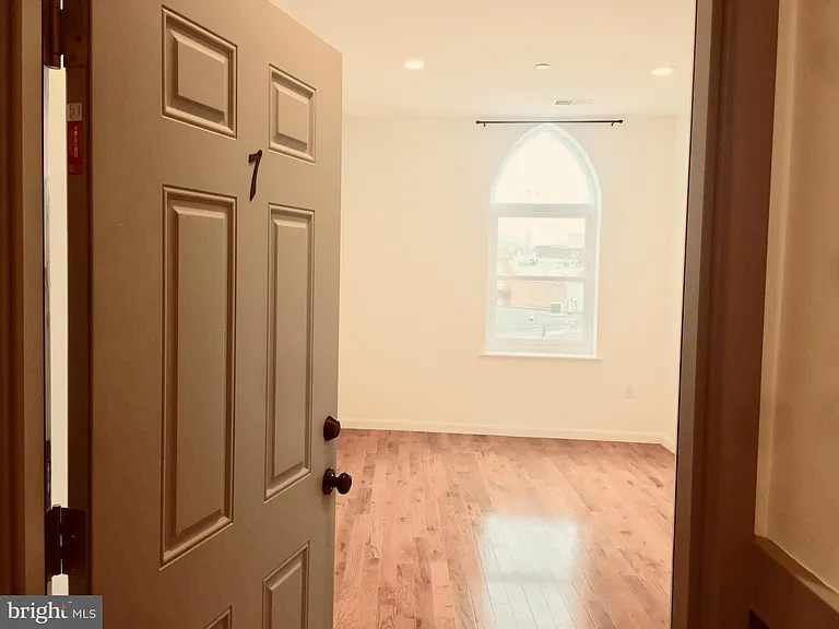 1800 Ridge Ave #7 — Photo 2