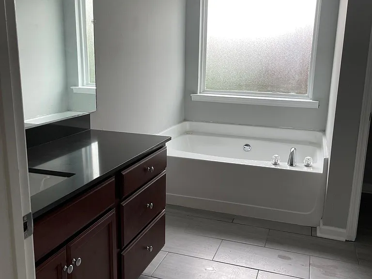265 Victoria Blvd — Photo 3