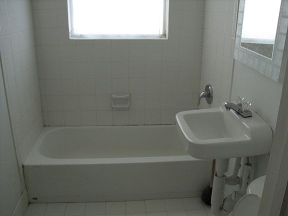 4th image of 633 W 10th St