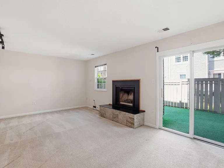 2391 Hunters Square Ct — Photo 21