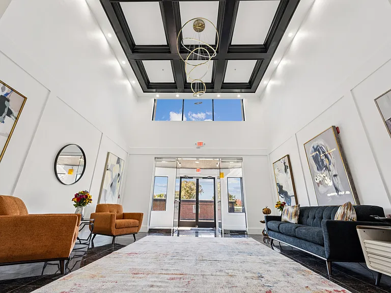 The Tucker Luxury Apartments — Photo 14