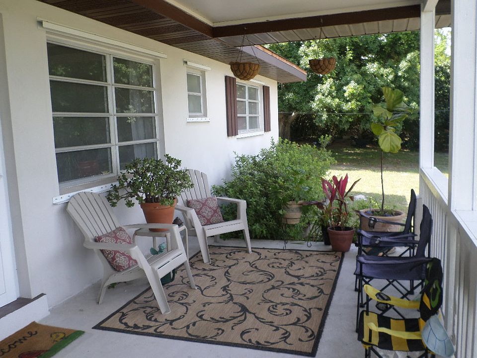 Beautiful front porch living