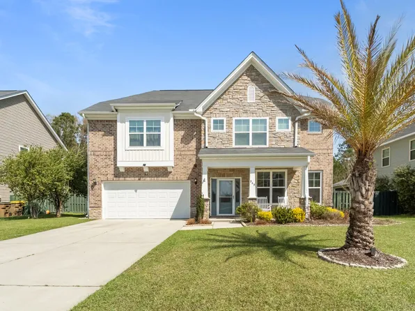 949 Castleoak Dr, Richmond Hill, GA 31324