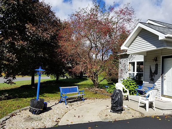 4th image of 251 Meadowlark Dr