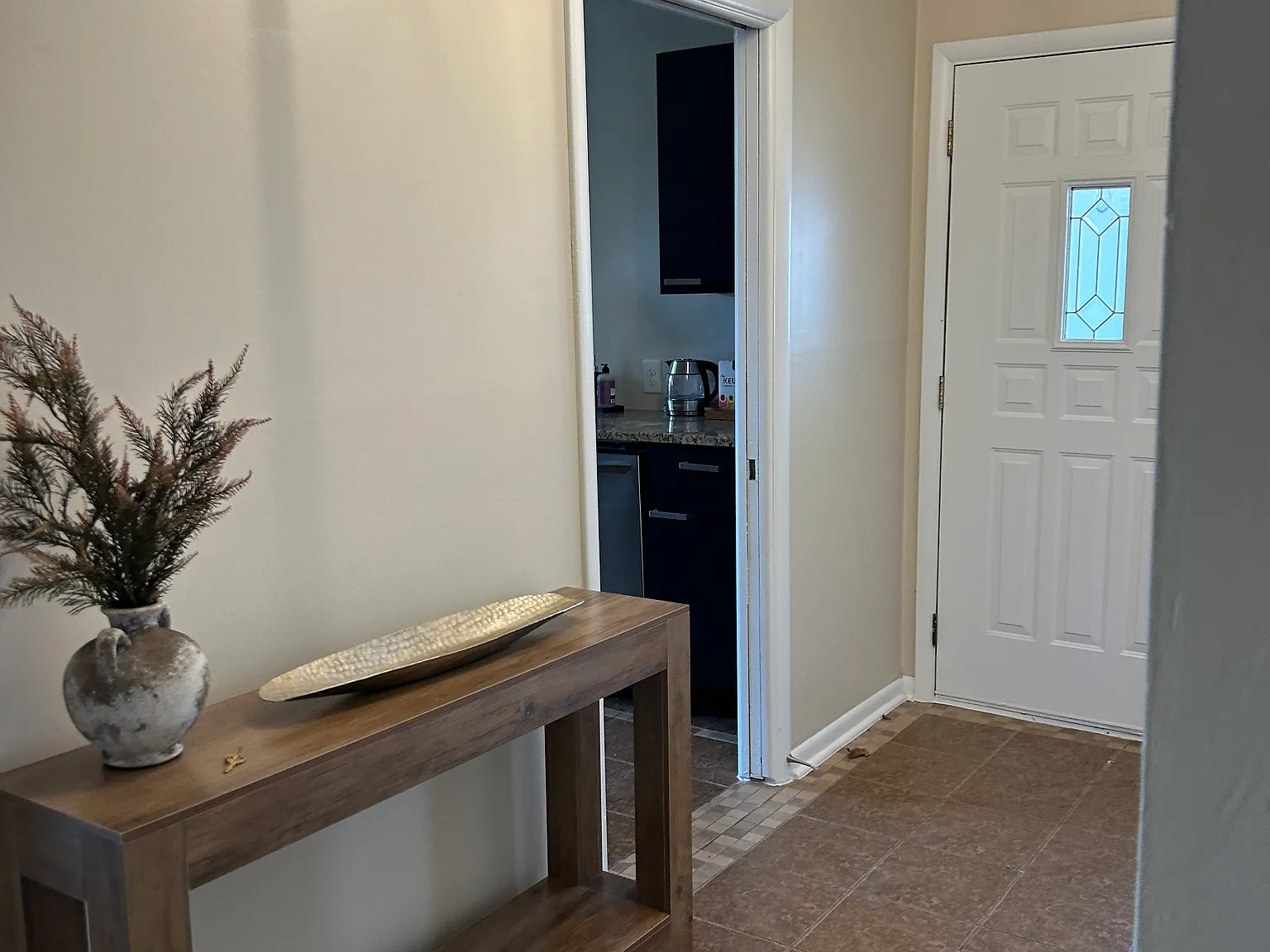 3 bed, 1.5 bath, 1348 sqft, $2,600 — Photo 2