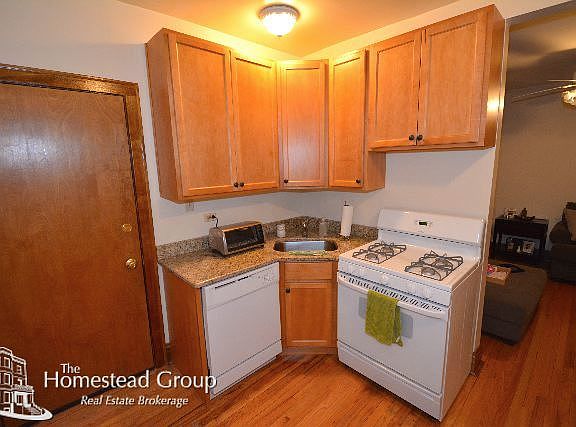 3rd image of 3217 W Belle Plaine Ave APT 02A