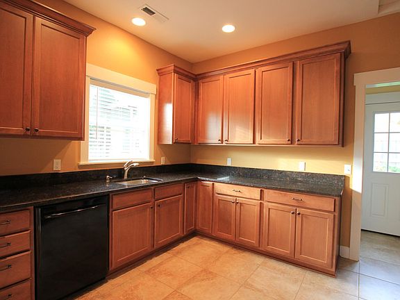 2nd image of 937 SE Harney St Unit A