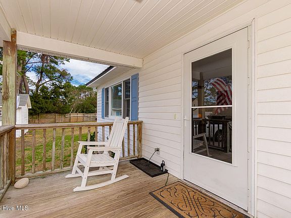 4th image of 527 Marshallberg Road