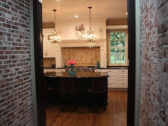 Kitchen/Butler's Pantry