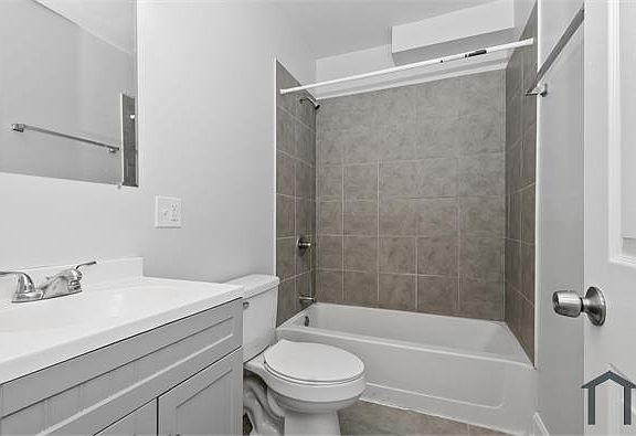 4th image of 7121 S East End Ave APT 2B
