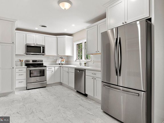 2nd image of 500 Washington Ave