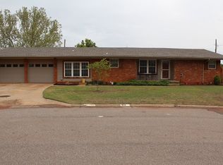 811 Shore Dr, Elk City, OK 73644