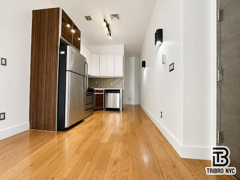 277 Menahan St #3F — Photo 1