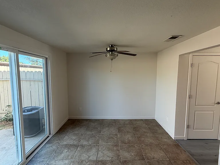 1177 Norwegian Ave #13 — Photo 12