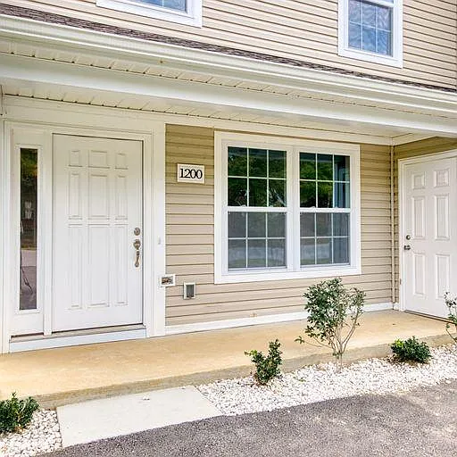 3 bed, 2.5 bath, 1428 sqft, $1,770 — Photo 2