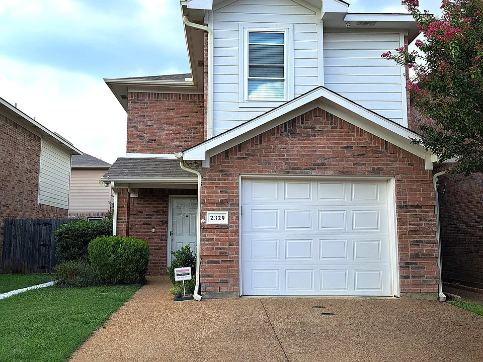 2329 Kingsway Dr