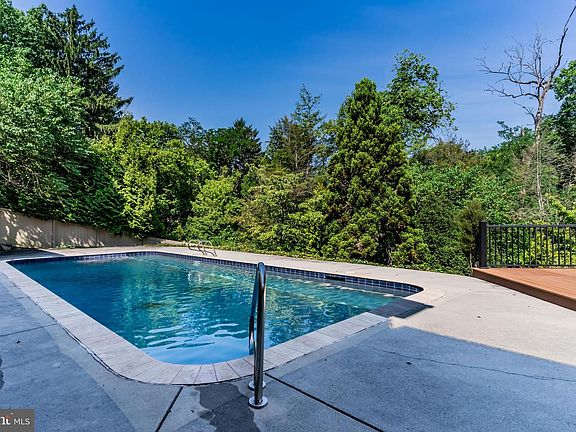 3rd image of 2846 Vista Cir