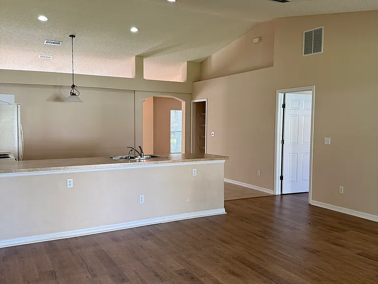 3055 Tower Oaks Dr — Photo 3