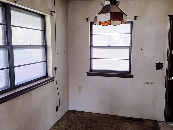 5th image of 409 Walnut St
