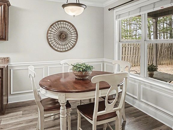 5th image of 1098 Emerald Ridge Dr