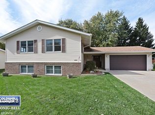 6502 Maxwell Dr, Woodridge, IL 60517