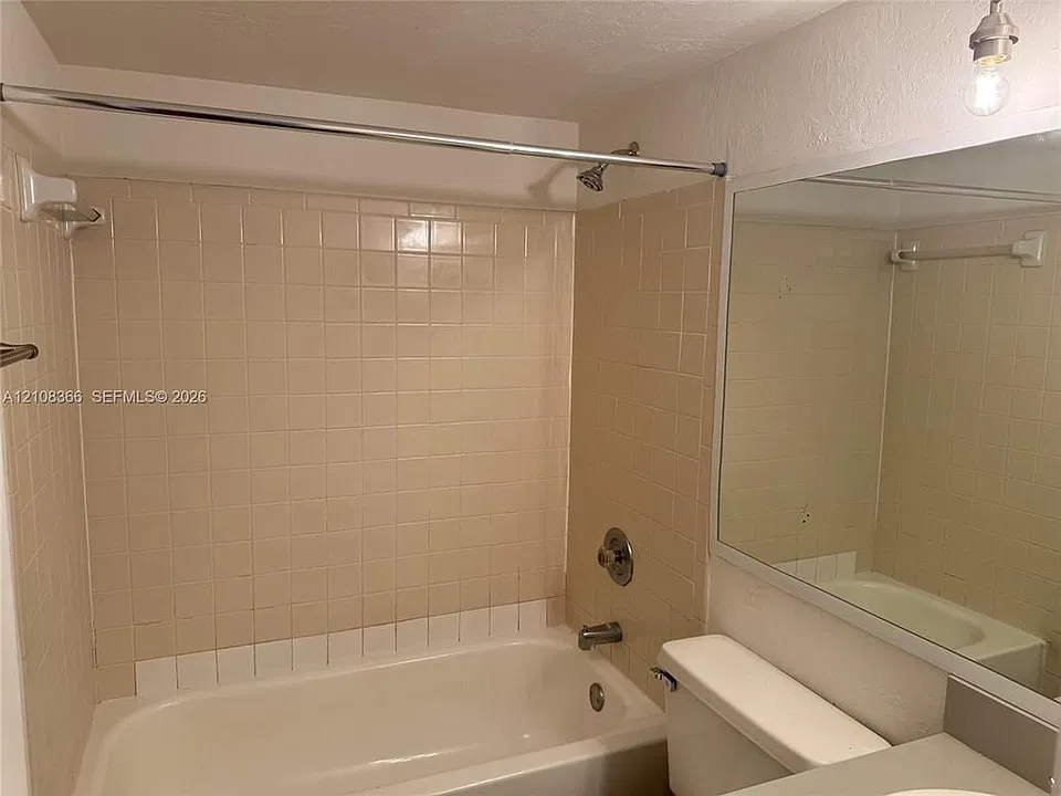 9944 Nob Hill Ct