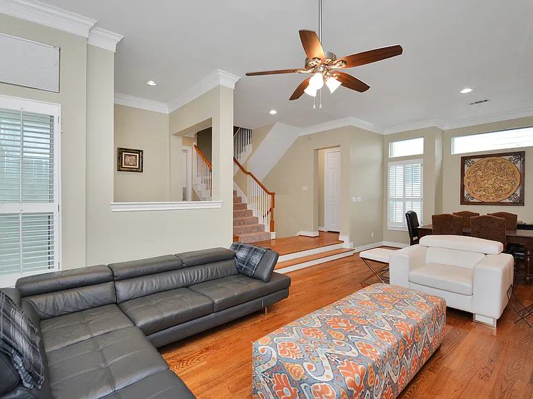 1019 Marconi St — Photo 32