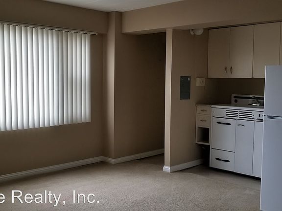 4th image of 530 W Berry St APT 203