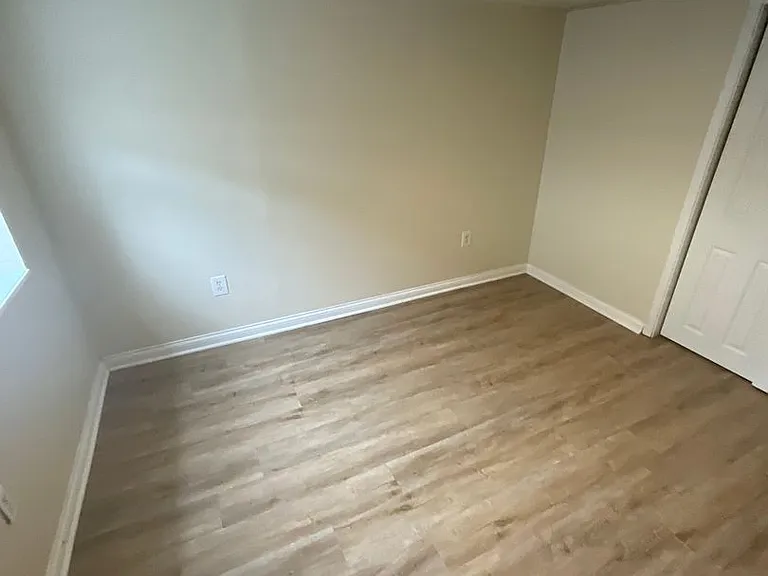 609 N Dunn St — Photo 22