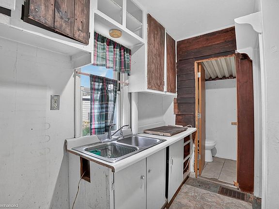 3rd image of 86 Zuma St