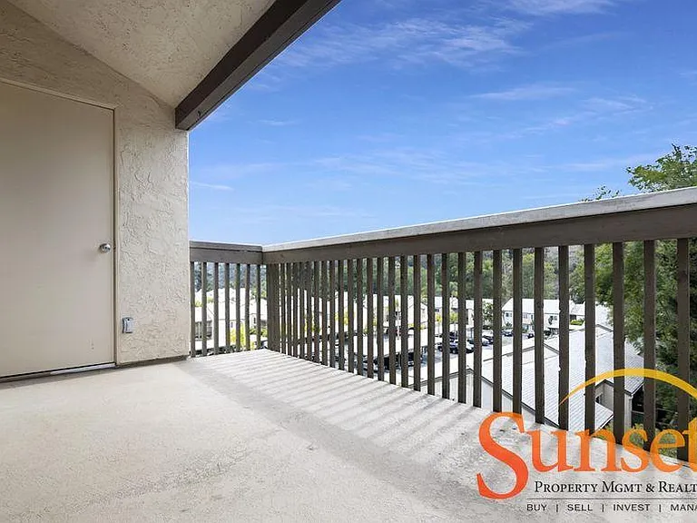 8561 Villa La Jolla Dr #C — Photo 11