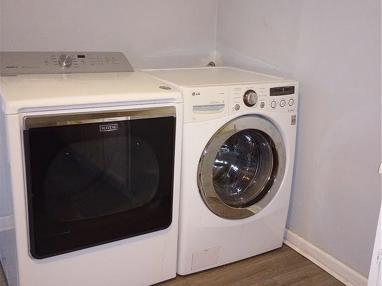 410 Linden Pl — Photo 12