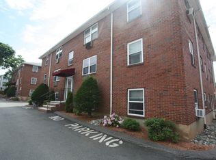 35 Montvale Ave APT 1, Woburn, MA 01801