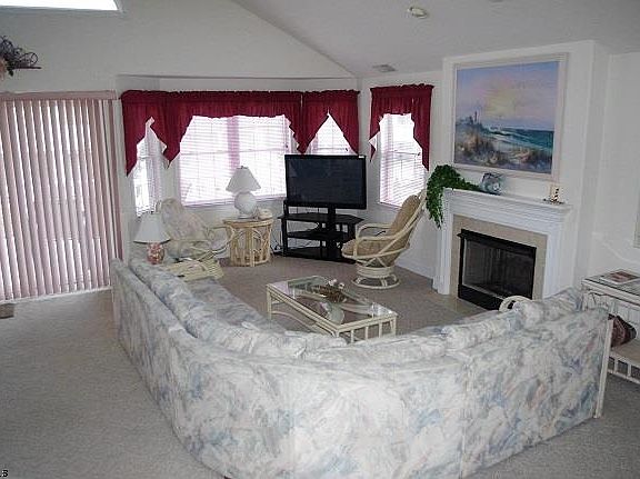2nd image of 810 Brighton Pl #810