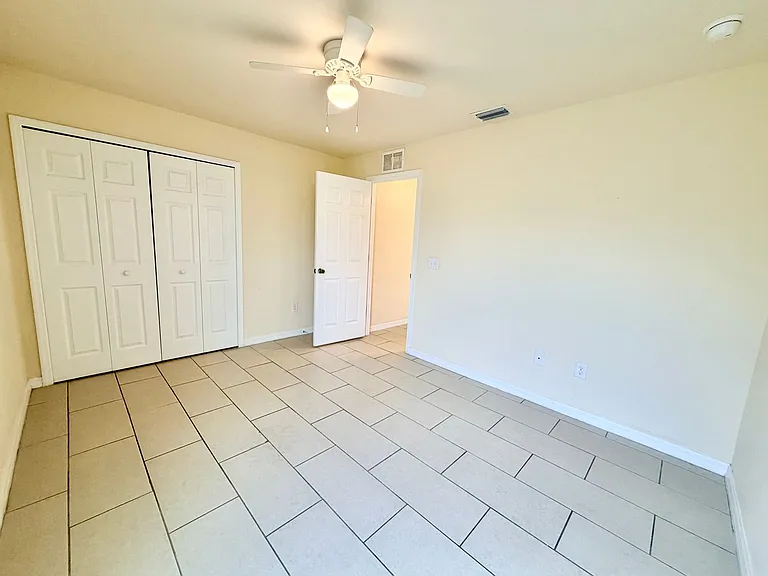 1044 NE 8th Pl — Photo 11